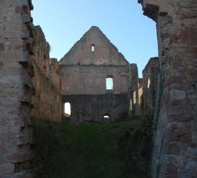 Luftansicht auf die Reste des Herbsthauses der Hochburg bei Emmendingen