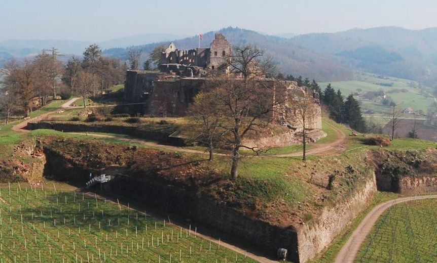 Luftansicht der Hochburg bei Emmendingen